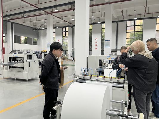 2025Y 新型全自動非分隔空気フィルター紙折りたたみ機械 生産ラインの状態
