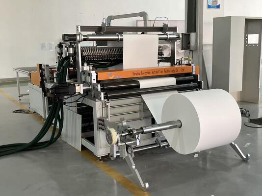 安定したシーリング性能に最適化されたミニHEPA全自動生産ライン。生産エラーと材料の無駄を削減。