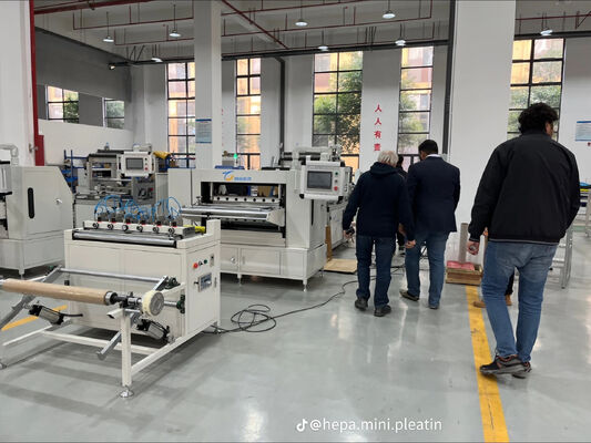 全自動 ナイフ 折りたたみ カーフィルター トラックフィルター フィルター 折りたたみ 粘着 生産ライン